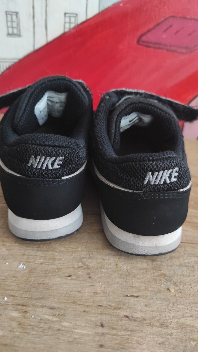 Buty sportowe dla dzieci Nike r.25