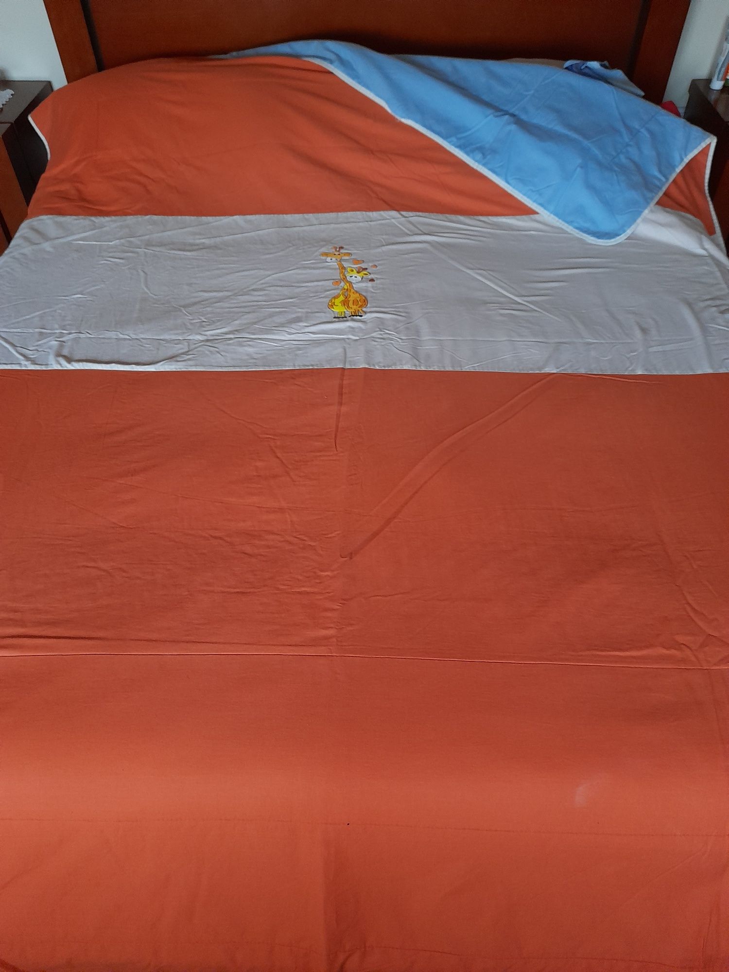 Vendo colcha p/ cama criança