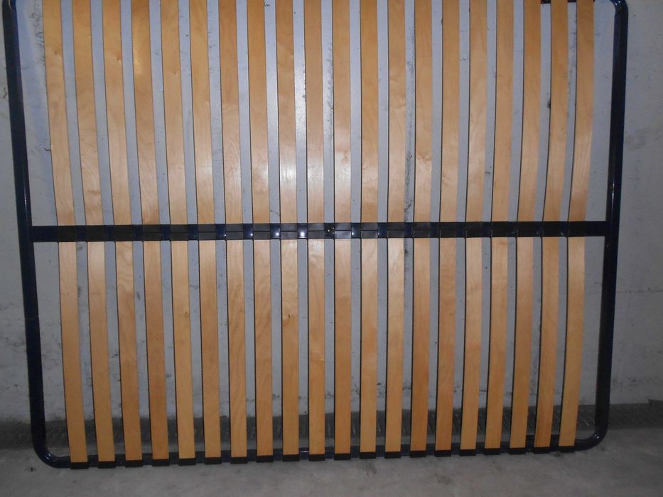 vendo um estrado para cama de casal