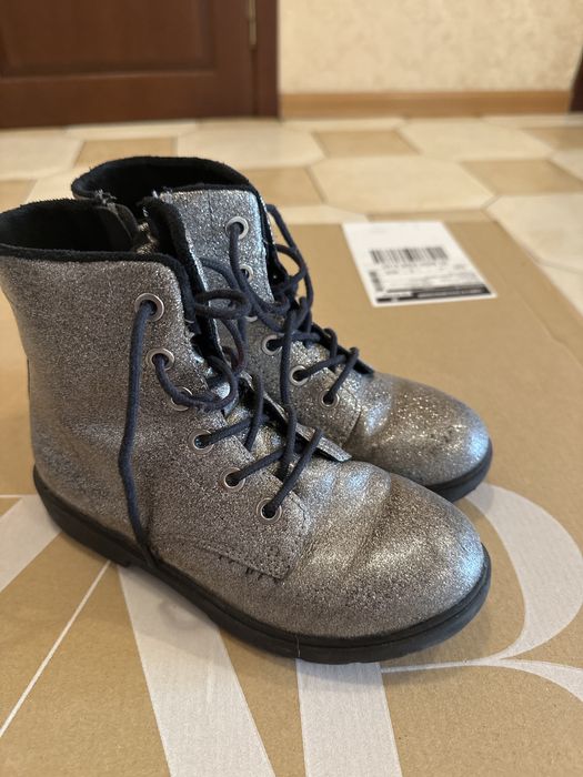 Продам чобітки HM 33