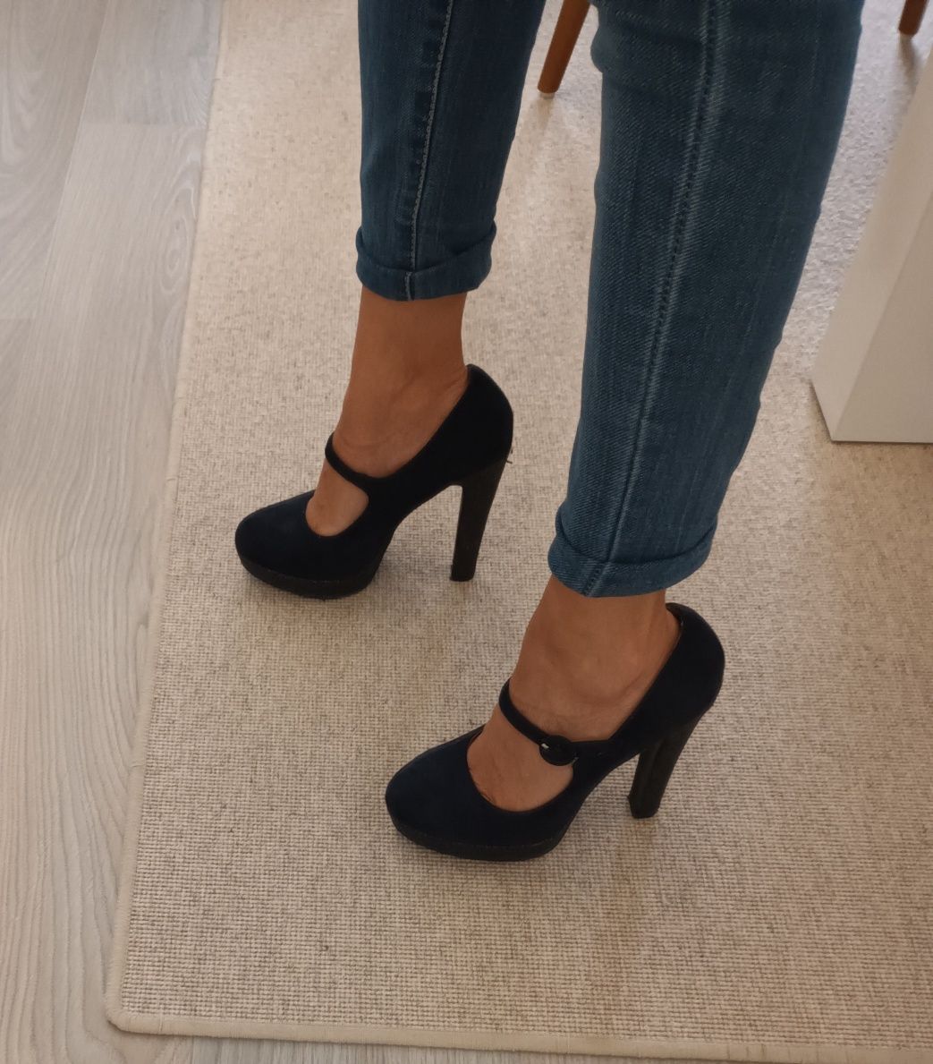 Sapatos saltos altos (tamanho 35)