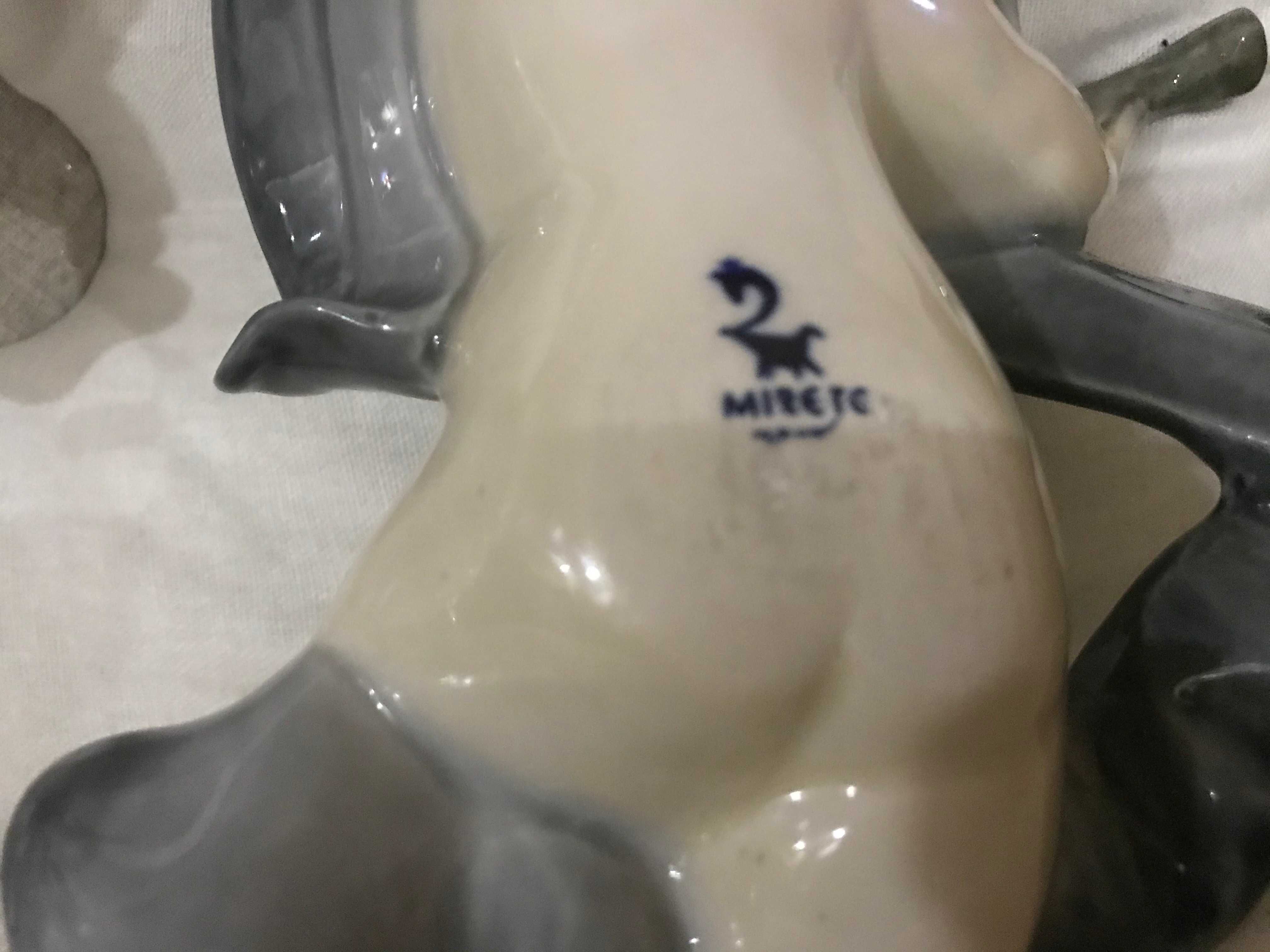 Par de anjos em porcelana