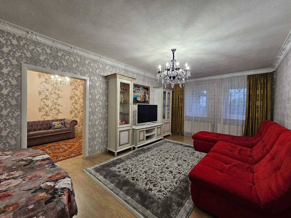 Продаємо  гарну частину будинку з окремим двором на Мальованці