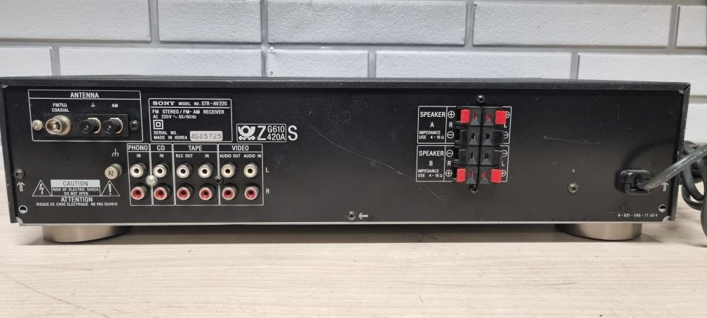Amplituner stereo SONY STR-AV220.