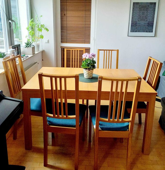 Stół rozkładany z kompletem krzeseł