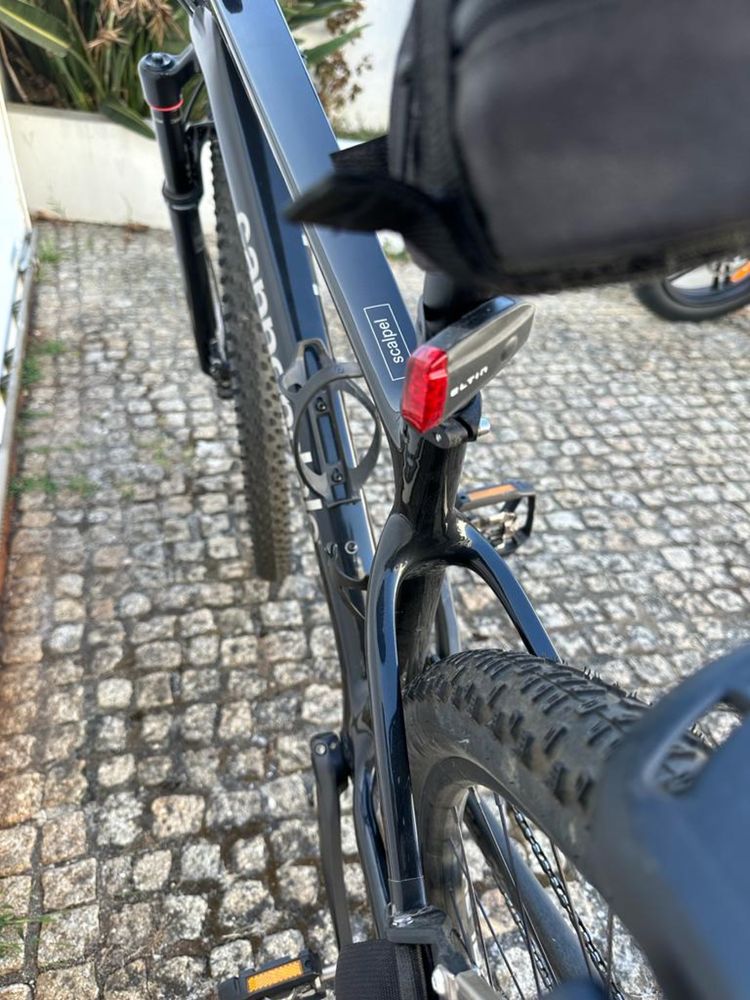 Bicicleta Cannondale Scalpel HT carbono preto com acessórios