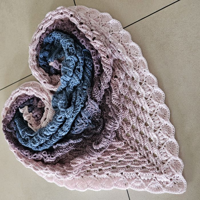 Chusta robiona ręcznie na szydełku rękodzieło Handmade