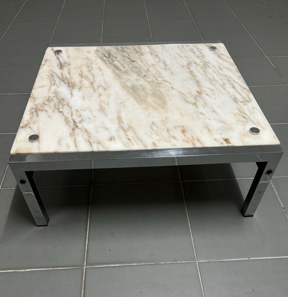 Mesa pequena com tampo pedra marmore