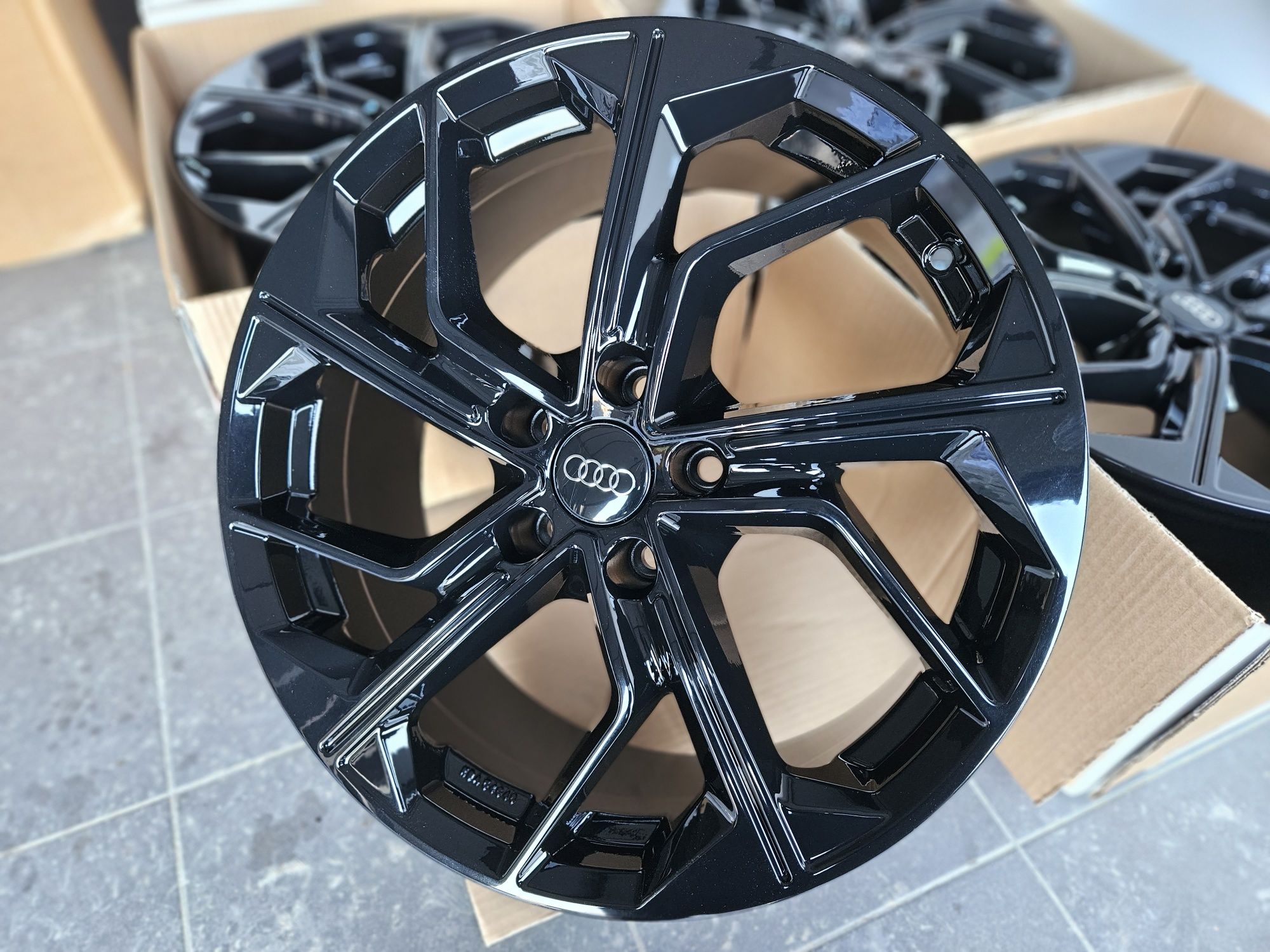 Audi 18 Nowe 5x112 Q3 Q5  A4 B6 B7 B8 B9 A5 B10 A6 C6 C7 Felgi Czarne
