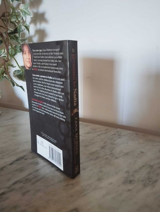 Livro "A Promise to Nadia" Zana Muhsen