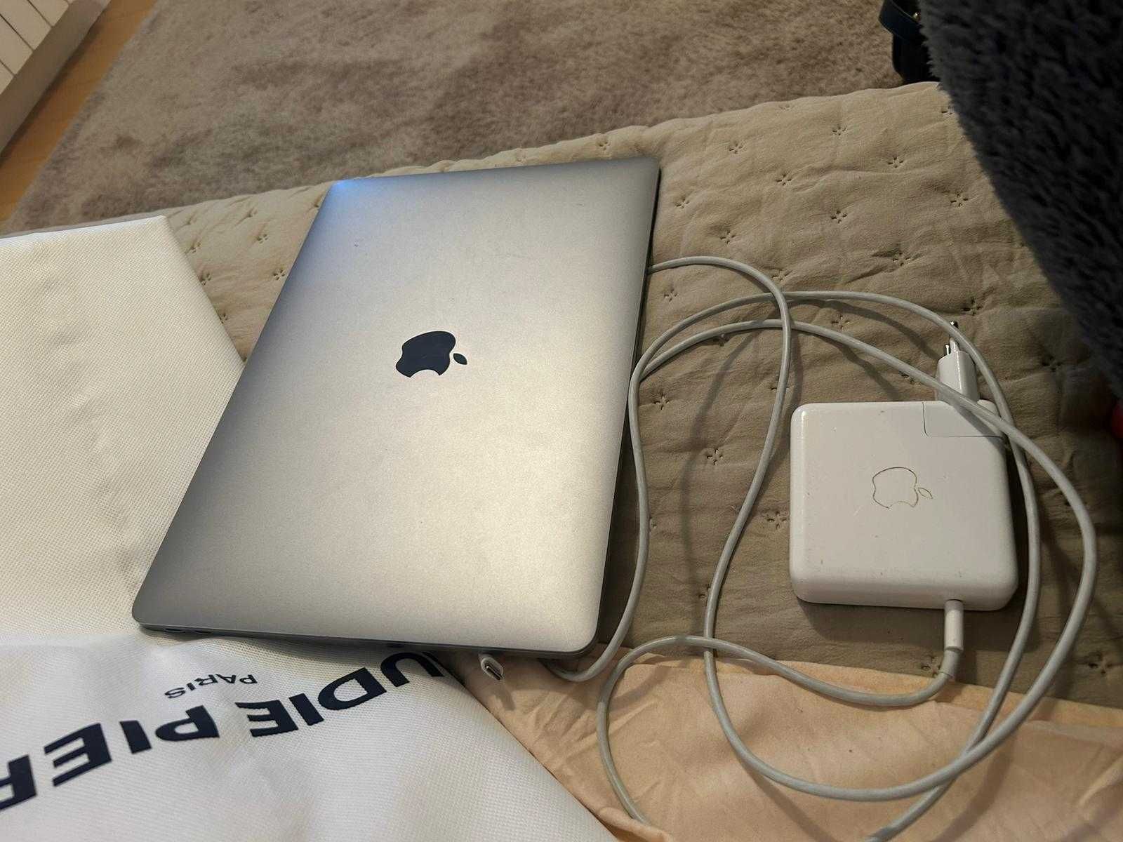 MacBook Pro 16GB Prateado