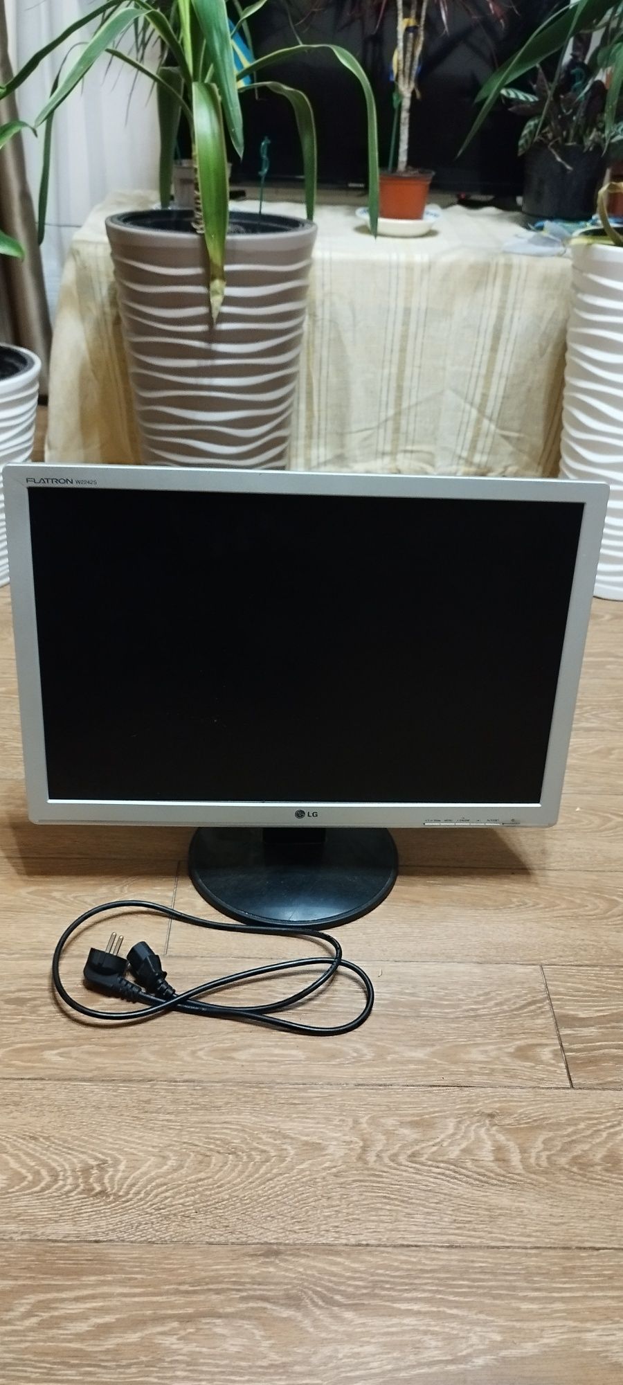 Монітор LG Flatron  w2242s PC