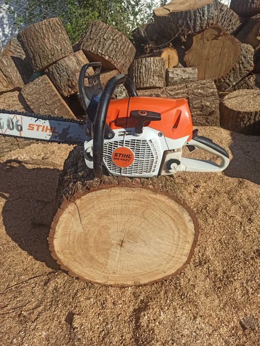 Пиляю та рубаю дрова