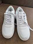 Sprzedam nowe buty w rozmiarze 41