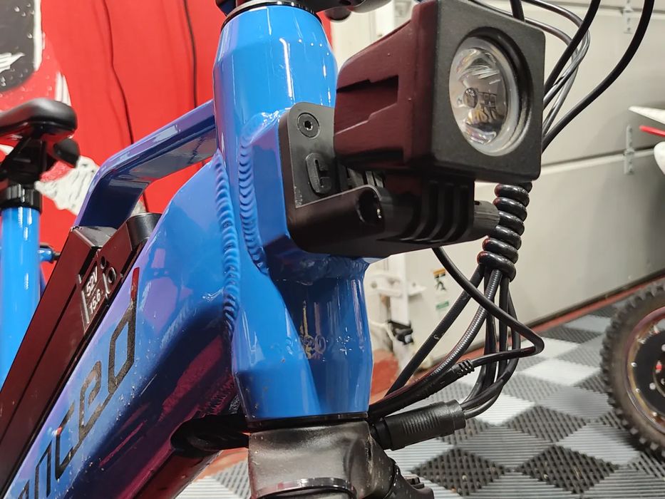 Suporte para luz do Juiced Rip racer