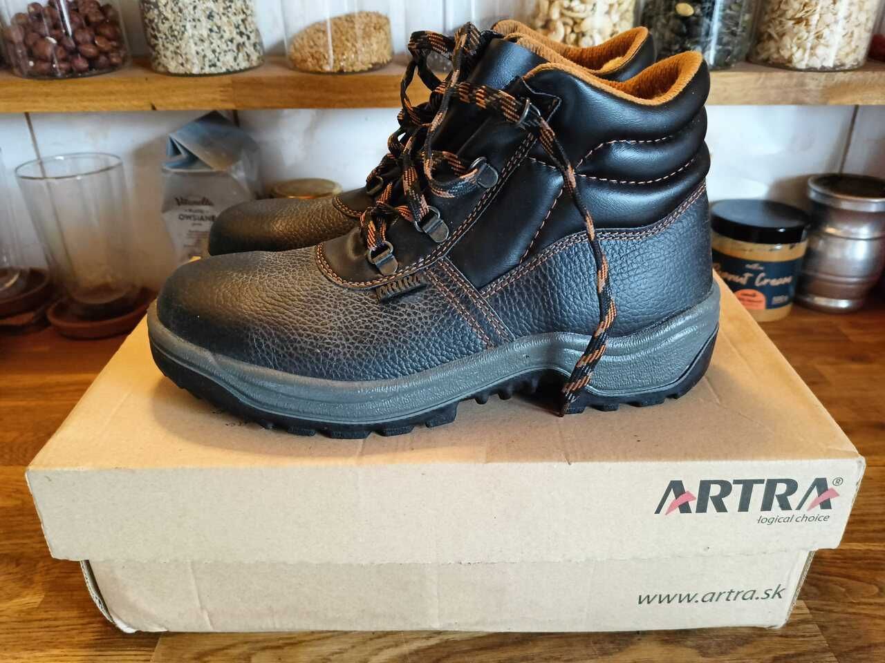 Mocne buty robocze, trzewiki. Artra Araukan. Rozmiar 40