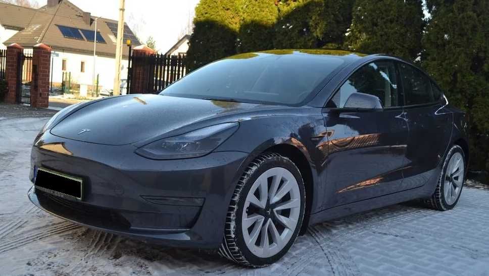 TESLA 3   Wynajem model 3