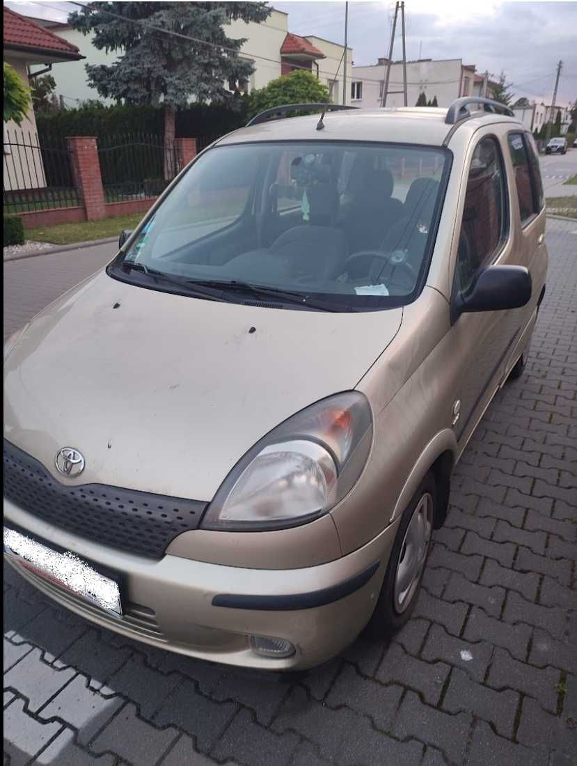 Toyota Yaris Verso 1.3 2001r