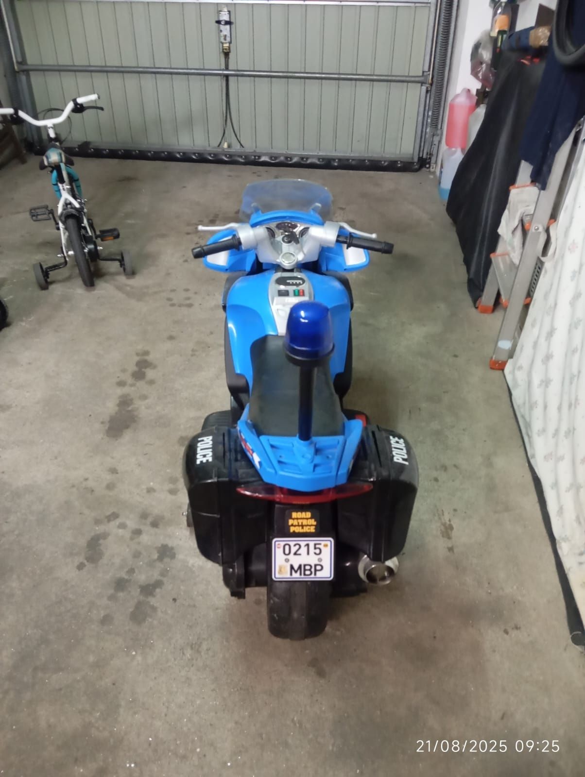 Moto da polícia para criança
