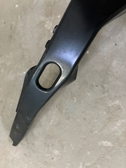 Повітропровід  /   Підсилювач верхній bmw i3