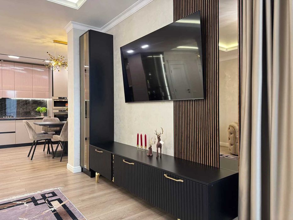 Трикімнатна з ремонтом та меблями