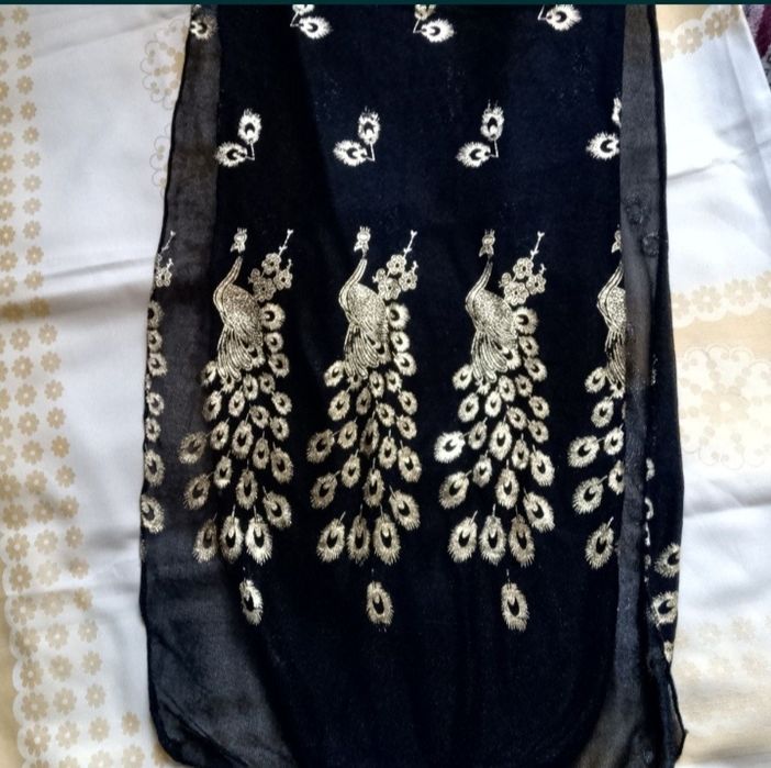 Жіночий шарфік..