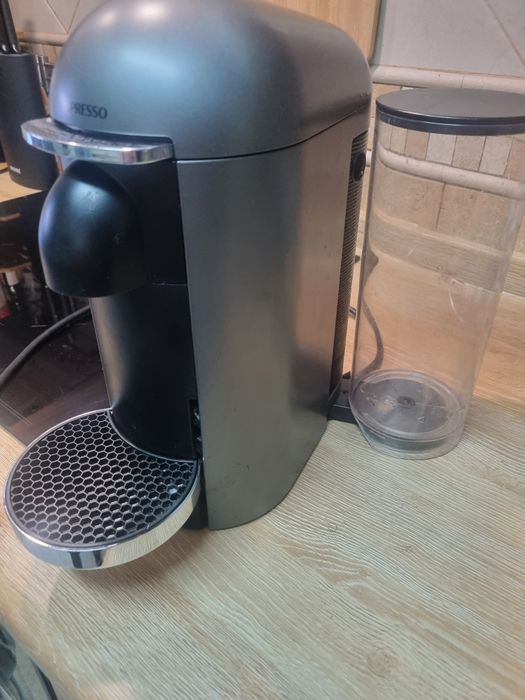 Máquina nespresso Vertuo Titanium