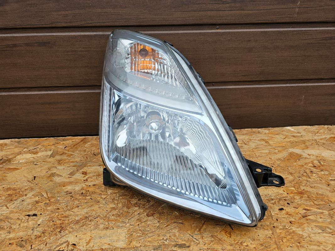 Toyota Prius Xw20/03-09 lampa Lampa prawa prawy przód przednia europa