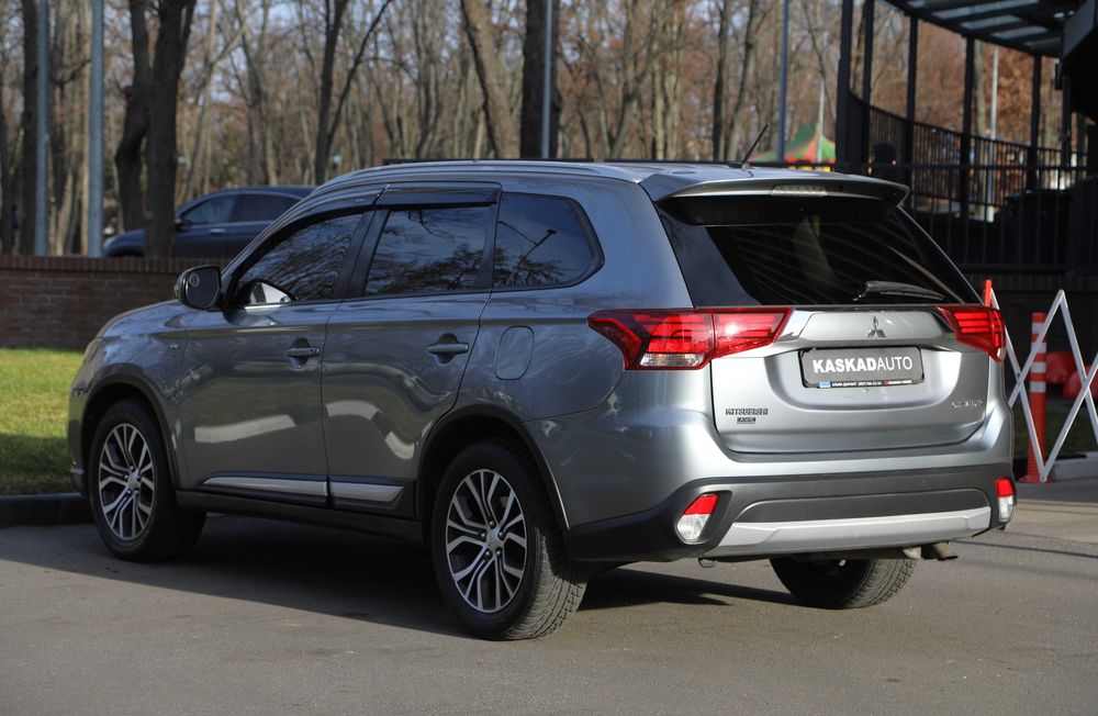Mitsubishi Outlander 2016