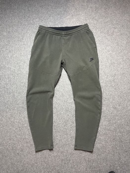 Спортивні штани Nike tech Pack