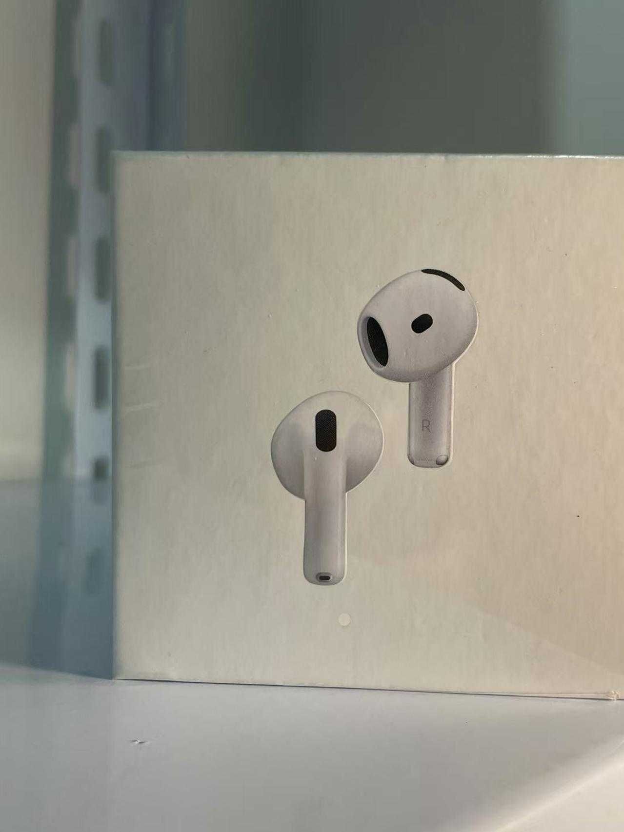 Oryginalne słuchawkiAppleAirPods4A.N.C