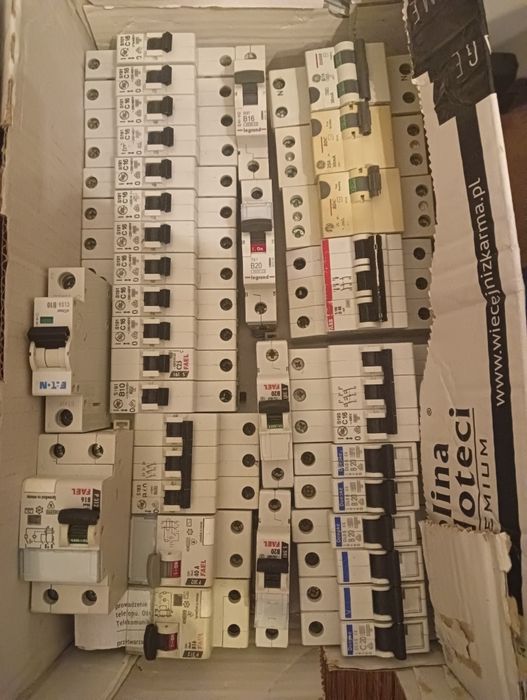 Bezpieczniki Wyłączniki nadpradowe itp automaty trójfazowe