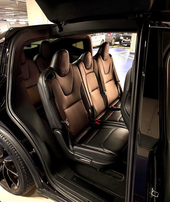 Wynajem auta SUV Tesla Model X Long Range RAVEN - 7 os. od 350zł/doba