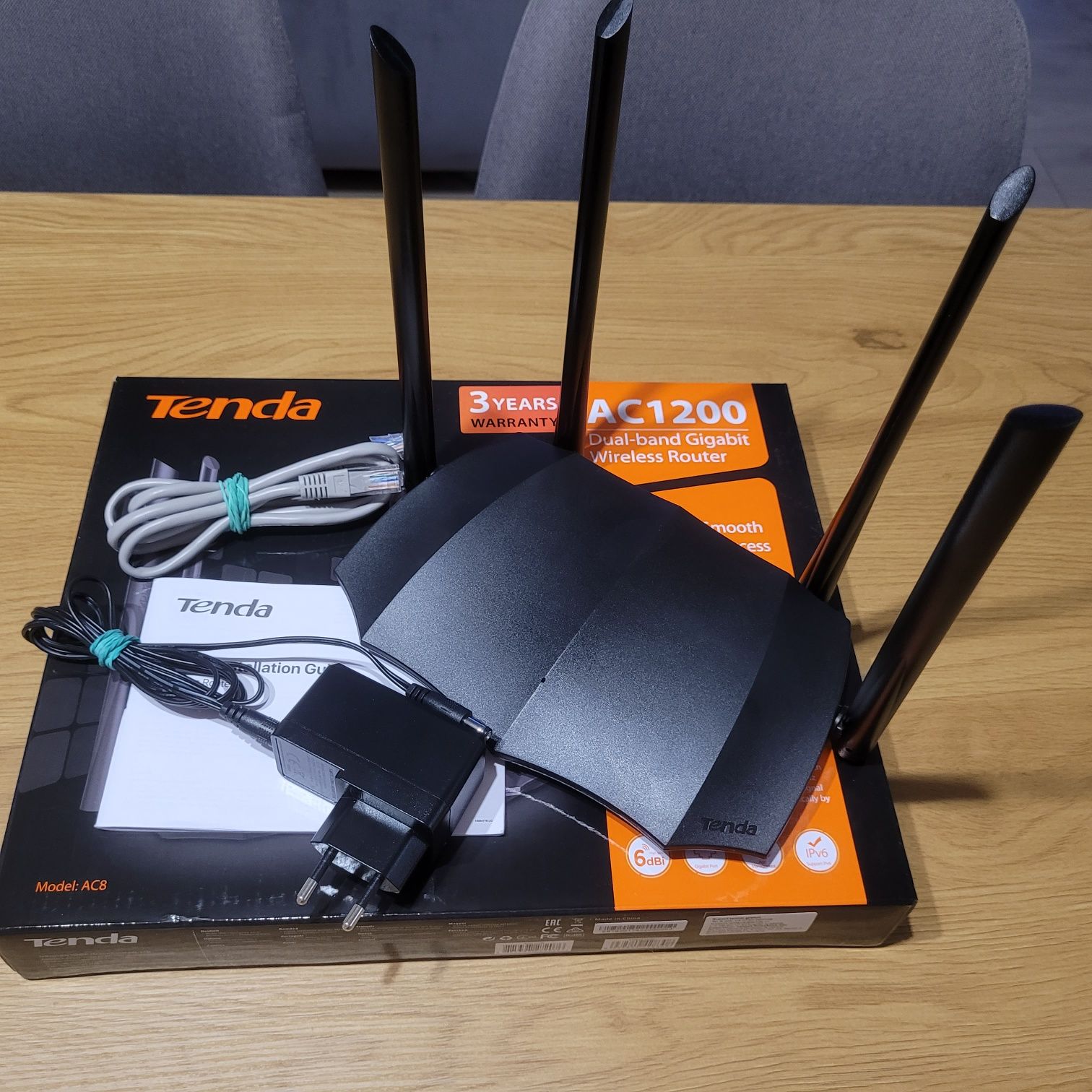 Tenda AC8 router