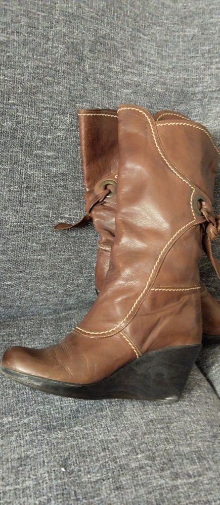 Botas cor camel em pele