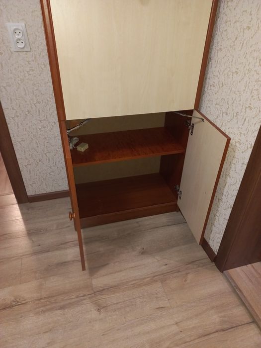 Універсальна шафа робочий стіл/передпокій.