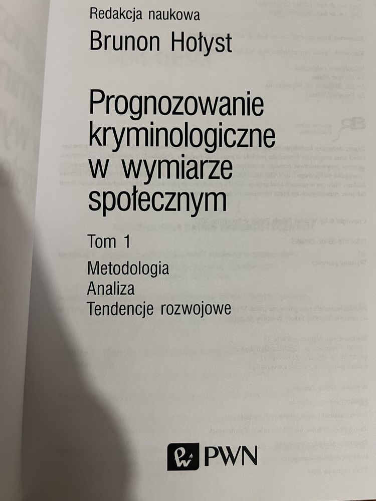 Brunon Hołyst Prognozowanie kryminologiczne w wymiarze społecznym