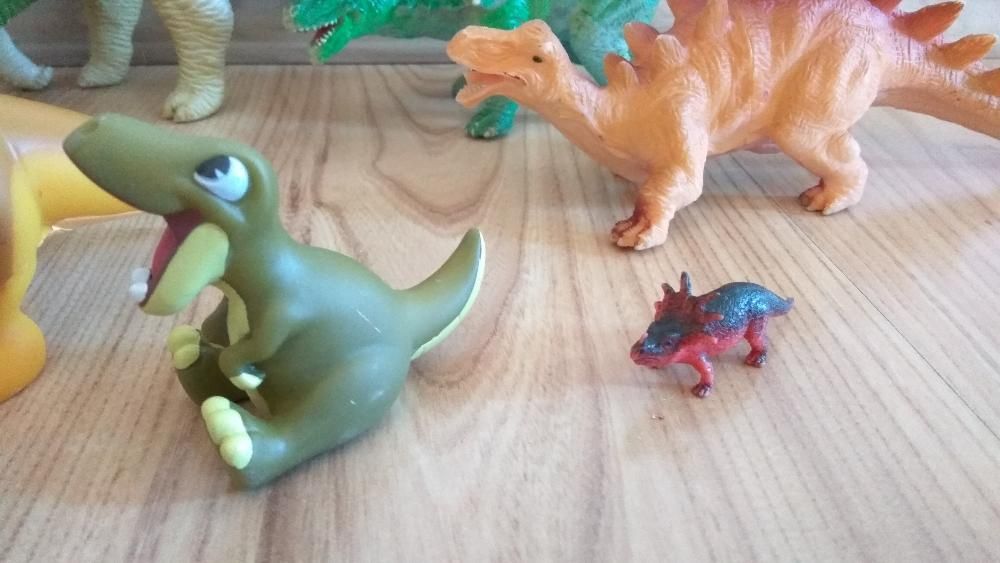 Figurki dinozaurów największy 32cm