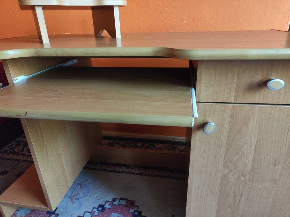 Biurko komputerowe biurowe drewniane kolor jasne drewno duże z półką