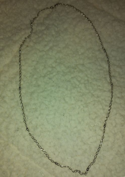 Colar de prata com bolinhas antigo. Oferta de pendente madrepérola