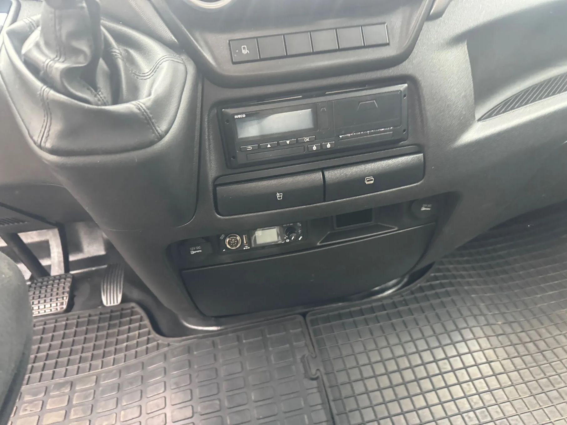 Iveco DAILY  IVECO DAILY 35s18 hi-matic Nawigacja cena brutto