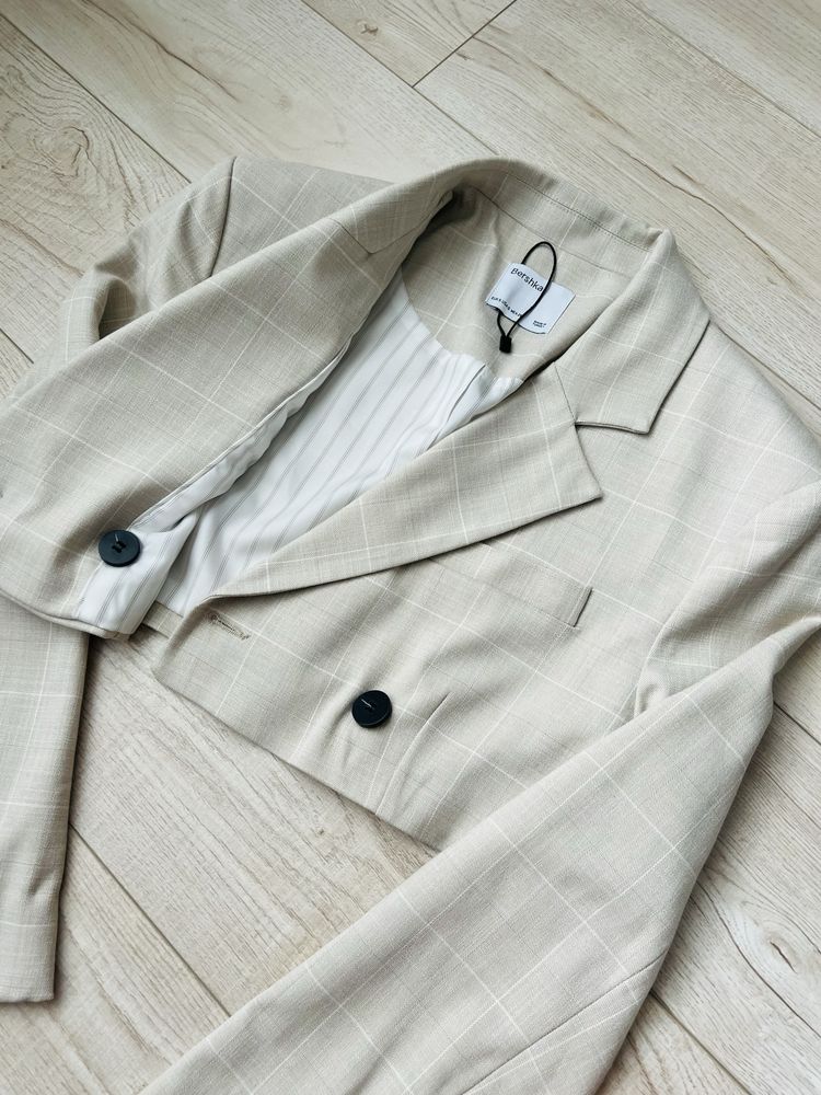 Укорочений піджак Bershka!