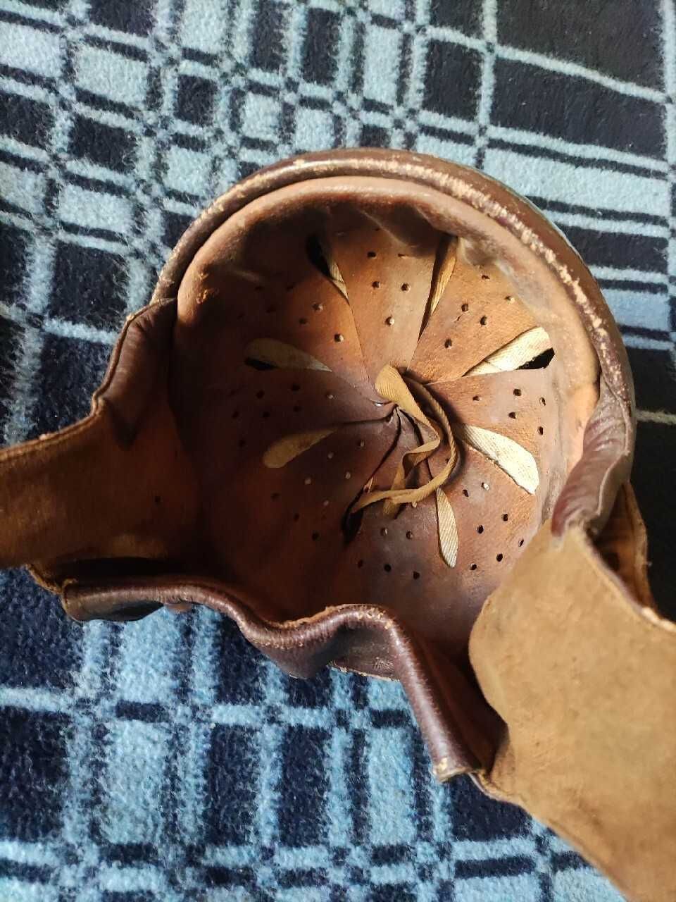 Kask Orzeszek z epoki PRL-u