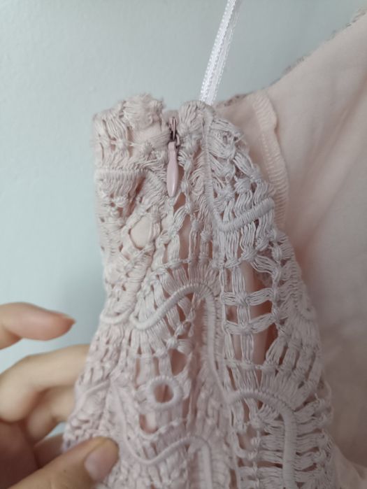 Reserved rozmiar 42 XL sukienka dekolt halter ażurowa odkryte plecy