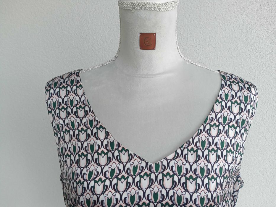 Bluzka z dekoltem V rozmiar M