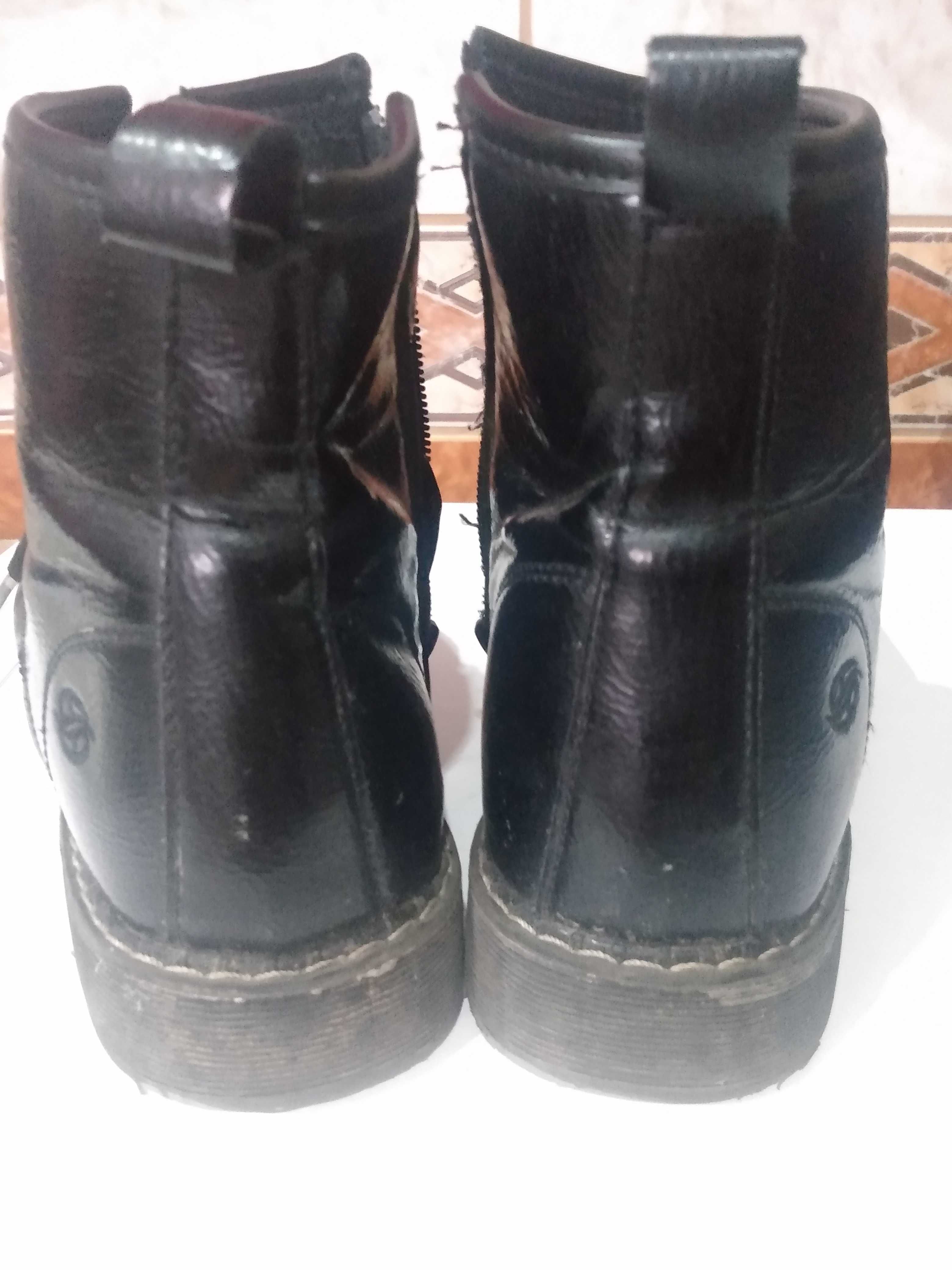 Botki Dockers 37