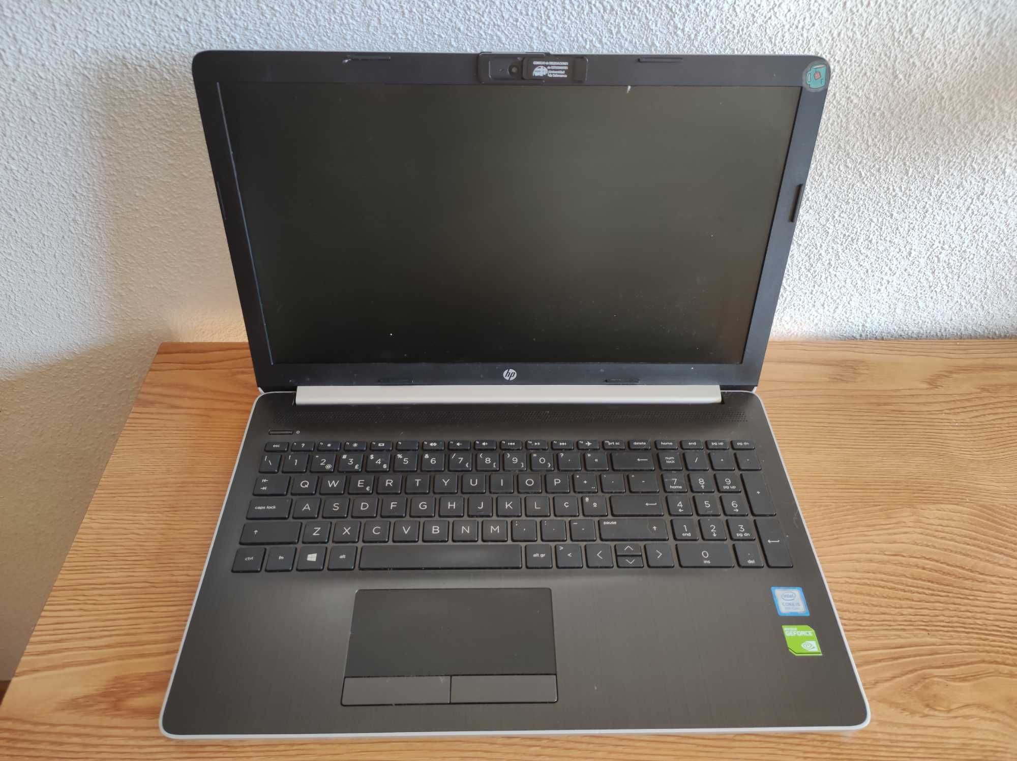 Portátil HP Laptop 15-da0xxx DEFG1JJT de 2020 com 2 anos e meio de uso