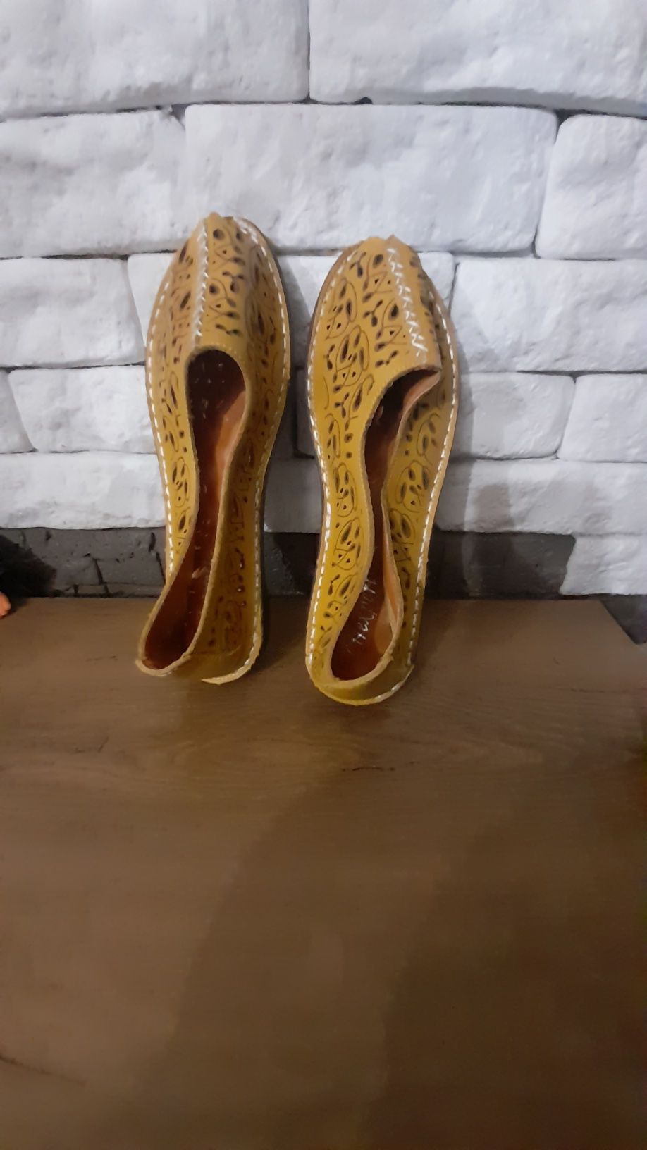 Молодіжне жіноче взуття , нове кожа Італія