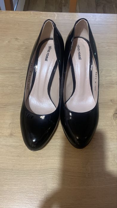 Lakierowane czółenka Gino Rossi