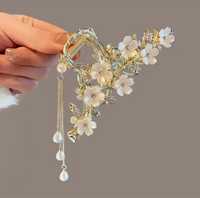 Spinka do włosów z kwiatuszkami, kryształkami i perlami